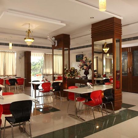 Hotel Vinay Residency Sindhnur Exterior foto