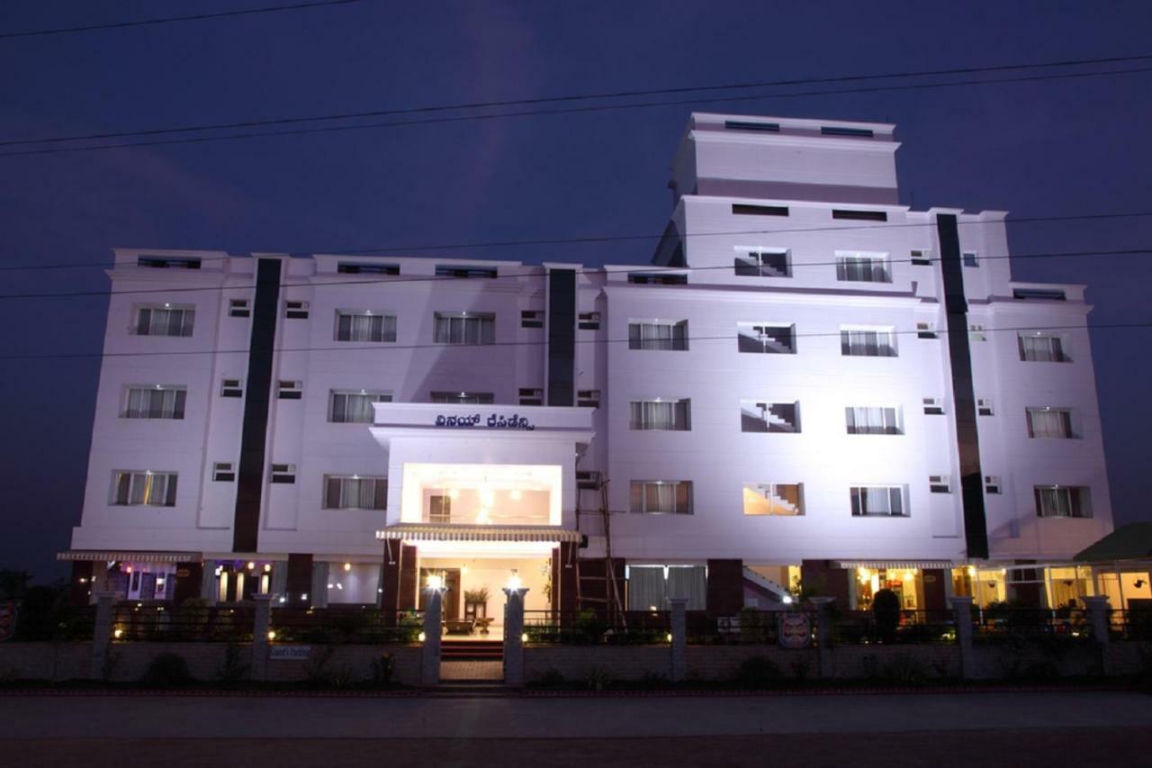 Hotel Vinay Residency Sindhnur Exterior foto